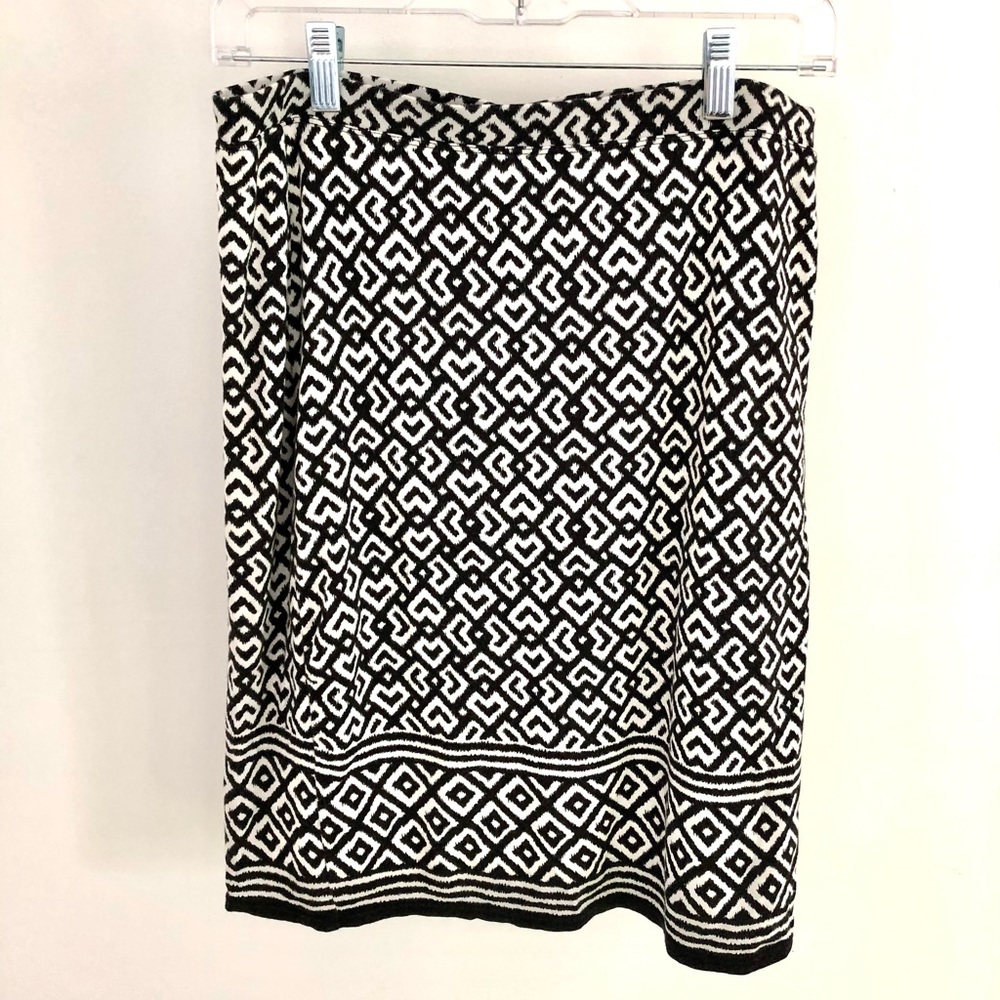 Stretchy black and white skirt!